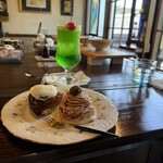 レトロカフェ Toichi - タルトタタン、モンブラン