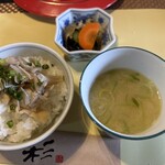 水匠 - 朴葉焼きがあるのでご飯が薄味にしているとのこと。健康志向の私にはありがたい。