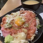 海鮮居酒屋 山傳丸 - 鮪中落ちユッケ丼