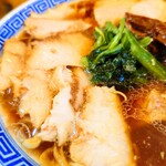 炒飯と新潟中華そば 我武者羅 - たっぷりの"チャーシュー"。