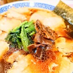 炒飯と新潟中華そば 我武者羅 - 仕込みの素晴らしい"メンマ"と"小松菜"。