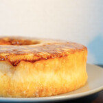 治一郎 - ・治一郎の焦がしバウム 1,380円/税込