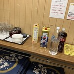 魚庭本店 - 焼酎はセルフでこちらで。