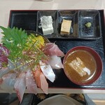 海鮮丼 - 