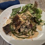 ブラッスリー ブラウン ウィズ ヴァージン オイスター ハウス - シェフのカジュアルフレンチお魚のプレート（カンパチ）