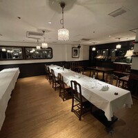 銀座ブルーリリー ステーキ＆チャイニーズレストラン - 大個室の雰囲気