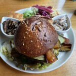 カメイノ食堂 - ひよこ豆と野菜のバーガー