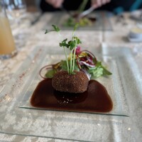 ミクニ ヨコハマ - 前菜の里芋と牛テールのコロッケ