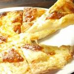 Satchmo - 三種のチーズピザ