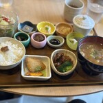 一汁三菜 うさぎ茶や - 