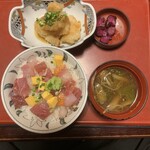 相撲茶屋 ちゃんこ 江戸沢 - 海鮮ちらしと鮮魚おろし竜田　1,000円