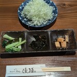 とんかつ 串揚げ 優膳 - 定食のセット　小松菜、昆布、山芋の漬物