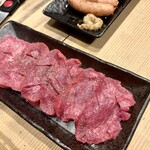 場外焼肉 榮登庵 - サービスタン