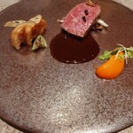 aoi restaurant - 肉料理=静岡牛のイチボの炭火焼き、マデラ酒のソース、人参ピューレ、加賀れんこんのスチーム焼きバターソテー添え