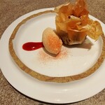 aoi restaurant - リンゴのコンポート薄焼きパイ包み＆紅茶のアイス、木苺のソース