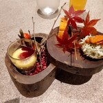 aoi restaurant - 3種のアミューズ
                                ・フォアグラプリン カシスソース
                                ・ロースハム 、オリーブ、ドライトマトケークサレ
                                ・しらすのバターソテーのウニのせパイ
                                