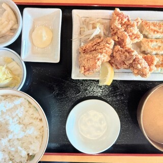 寒河江餃子 ふる家 - 料理写真:餃子ミックス定食(唐揚げ)