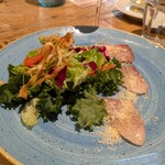 Cheese Tavern CASCINA - 季節野菜のグリーンサラダと本日の鮮魚のカルパッチョ