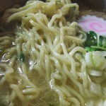 ラーメンヒロ - 加水高めの縮れ太麺