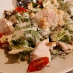 和風ダイニング吉薫 - 鶏ハムと温玉のシーザーサラダ 750円