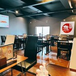 海鮮 雅 - 内観はとてもモダンな雰囲気！（テーブル席）