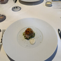 パトゥ - 2皿目
                    根室産ぼたんえびとバフンウニのタルタル
                    佐助なすとアボカド レフォールのソース