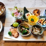 カフェ笑夢 - 私はランチセット1500円✨私は絶対こちら派です♫夫のはらこ飯定食の小鉢との違いはかぼちゃプリンとミニグラタンがプラスでした( *´艸)