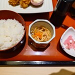 和食麺処 サガミ - ◯蓮根の煮物
蓮根のシャキッと感と
胡麻油の味わいが良い感じで
甘みと出汁醤油、ピリッと唐辛子感もあり美味しい

◯漬物
桜漬けだった