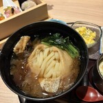 覚王山いなり - 揚げの中にうどんがいる！！