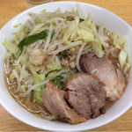 ラーメン二郎 - ラーメン 700円　麺半分・ヤサイ・ニンニクちょっと・アブラ