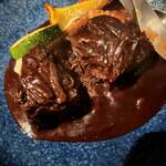 neco - 牛肉の赤ワイン煮込み