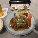 ある日、恋した - 本日のランチ（和牛中落ちカルビ）と生ビール