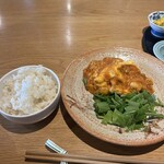 ハマチョウ - 卵のせエビチリソース