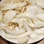 ヤマダモンゴル 千葉津田沼店 - 野菜盛りはコースならおかわり自由