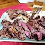 海路 - ステーキ肉塊盛り♪　焼き方も素晴らしい！