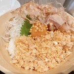 出汁茶漬け 津南食堂 祇園小町 - 銀鮭のほぐし身と卵黄醤油漬けごはん