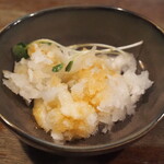 鳥扇 - 付き出しの大根おろし