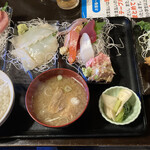 海鮮食事処 いしざき - 刺身盛り合わせ、カキフライ、イカ刺身、トロぶり刺身