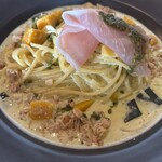 カフェ パブ ハウス シュガー - 料理写真:かぼちゃと生ハムのバジルクリーム