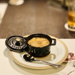 洋食 つばき - ④  1760円：オニオングラタンスープ
