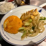 サムズ アンカーイン - 白身魚のソテーに、炒めた野菜です。