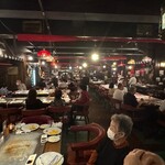 サムズ アンカーイン - お店は奥に長いです。