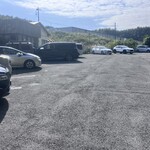 八平の食堂 - 駐車場かなり広めです