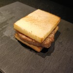 焼肉牛印 - シャトーブリアンステーキサンド  