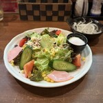 いっぽん道 - ■温玉シーザーサラダ ¥858 (玉ねぎ別皿にしてもらってます)