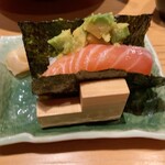 ぬる燗佐藤 - ハンドロール　サーモンとアボカド