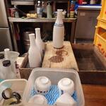 中央酒場 - 目の前にお燗のお湯が…