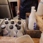 中央酒場 - お燗の準備風景