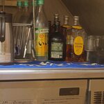 中央酒場 - 目の前に角のボトルが！