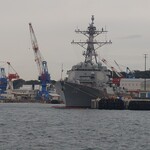 中央酒場 - ベルニー公園からの護衛艦